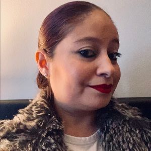 Meet your Posher, Claudia